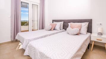 2 bedrooms, iron/ironing board, free WiFi, bed sheets