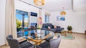 Living area - Apartment - Sleeps 4 With Pool & Golf Views (Torre-Pacheco)