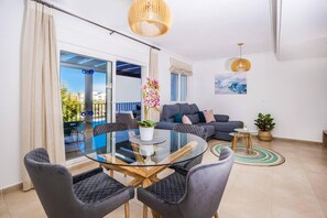 Living area - Apartment - Sleeps 4 With Pool & Golf Views (Torre-Pacheco)