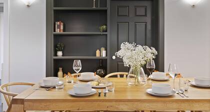 Bedford Beauty Stylish Retro Family Home w/office