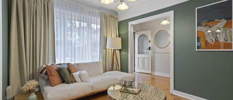 TV, fireplace, stereo, offices