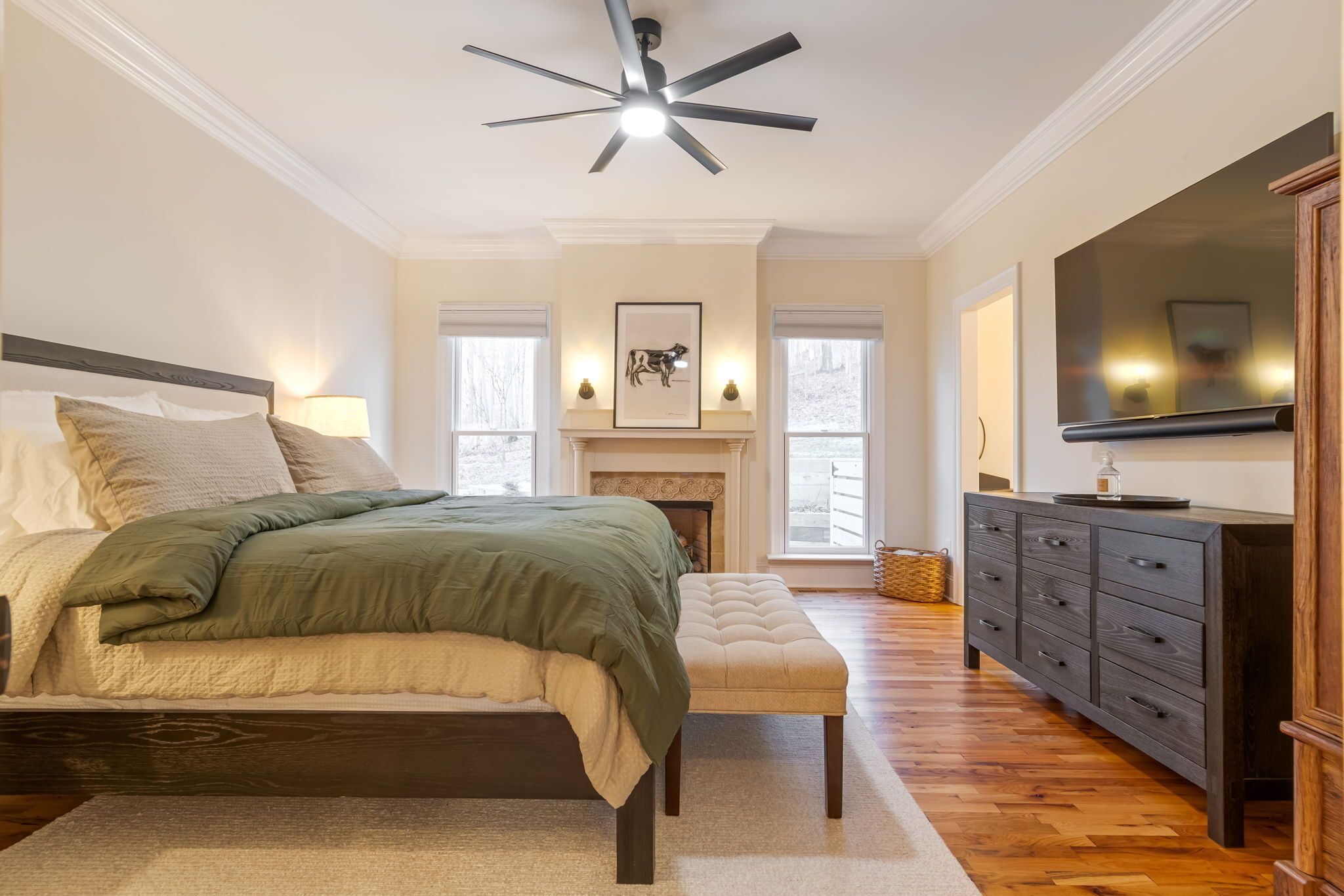 Desk, free WiFi, bed sheets