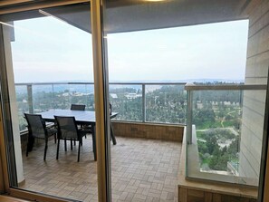 Dining - Vegas- View & Luxury Apartment (Jerusalem)