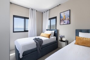 Travel cot, free WiFi, bed sheets - A spectacular villa with 12 bedrooms in 6 separate units, a spacious living room, a fully equipped kitchen, a barbecue area and a heated pool. The villa also features a luxurious rooftop jacuzzi, a football table, ping pong, (Tiberias)