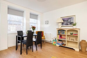 Comfort Apartment, Non Smoking | Living area - Charming City Apartment on Royal Mile (Edinburgh)