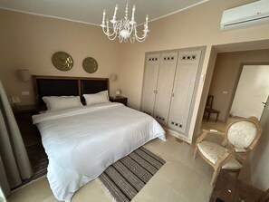 家庭樓中樓客房, 山景 | 客房內保險箱