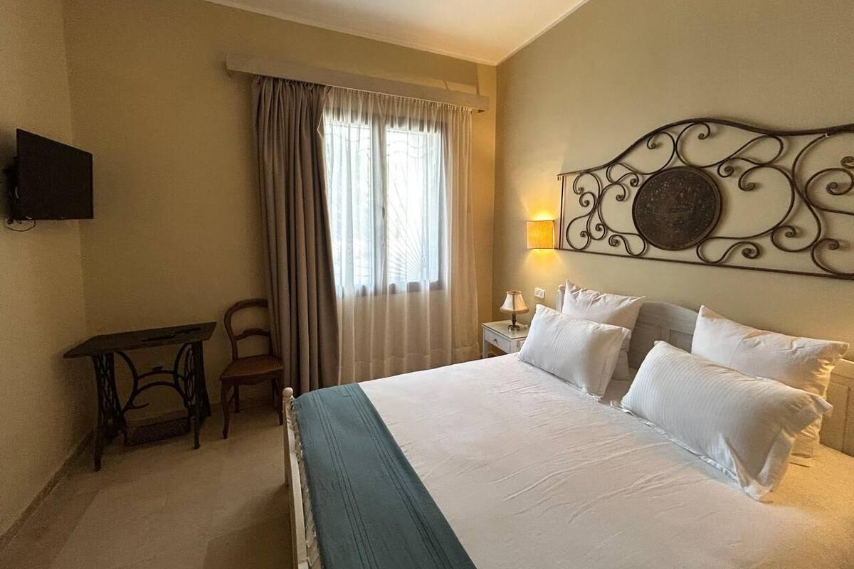 In-room safe, bed sheets
