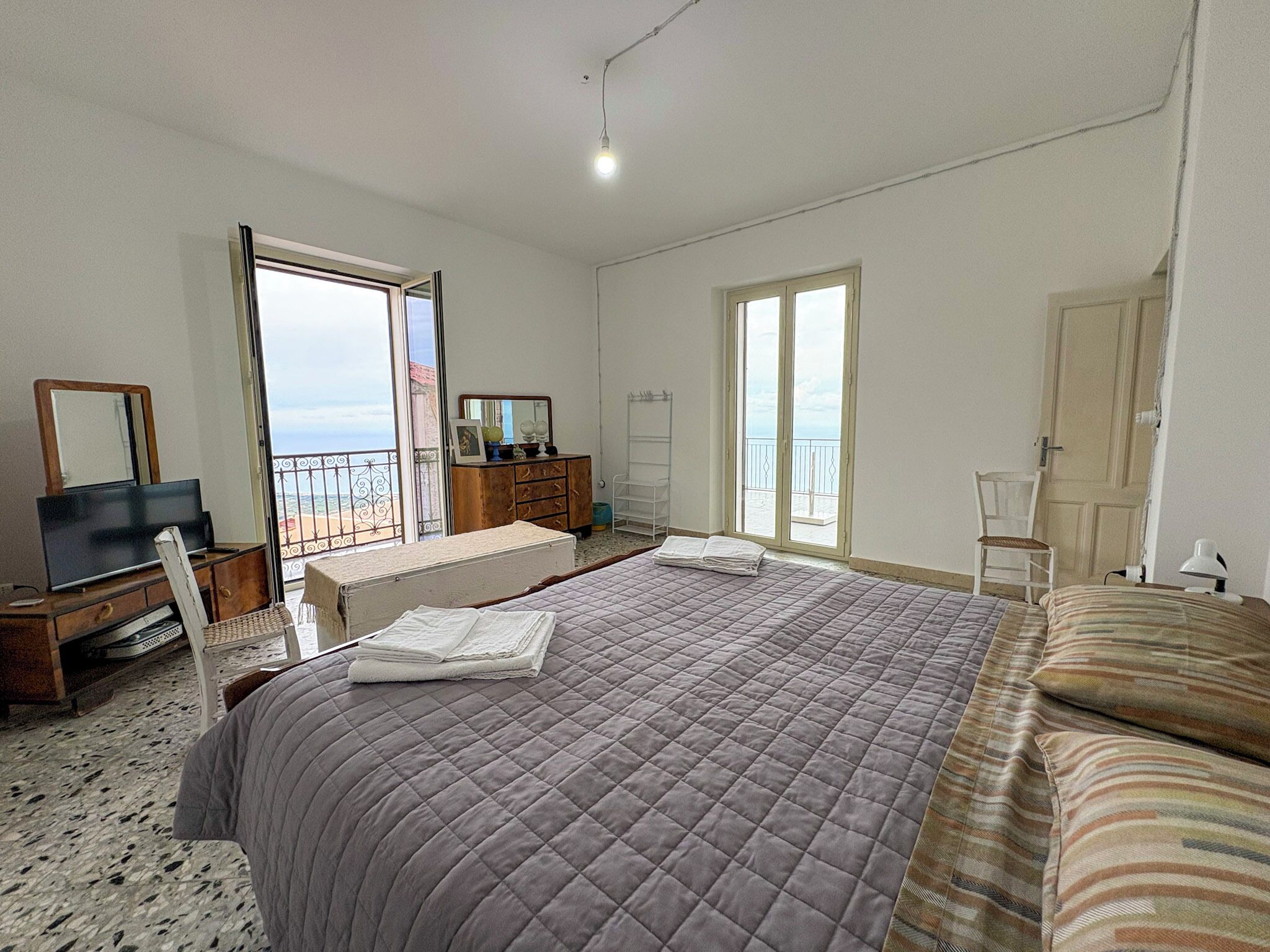 Kahden hengen huone, 1 parisänky, kaupunkinäköala | Ilmainen Wi-Fi