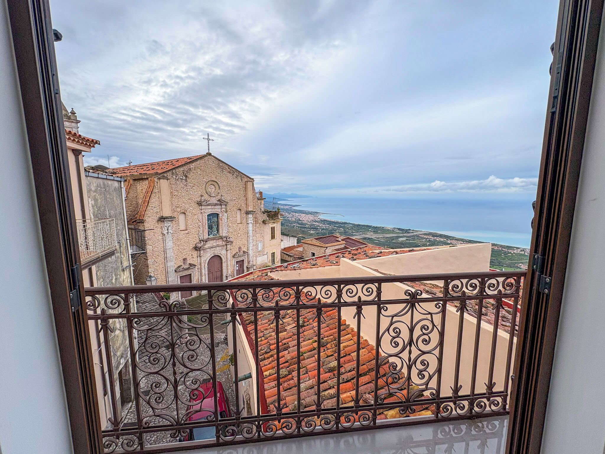 Habitación doble, 1 cama matrimonial, vista a la ciudad | Wifi gratis 