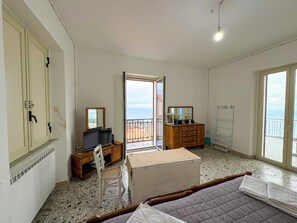 Camera doppia, 1 letto matrimoniale, vista città | Wi-Fi gratuito