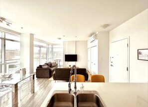 TV - Midtown *601* - Condo Penthouse Luxe (Montreal)