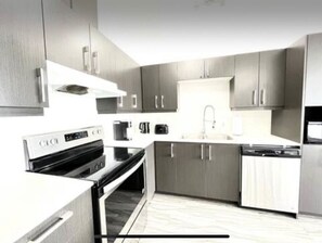 Fridge, microwave, oven, dishwasher - Midtown *612* - Condo 2 bdr (Montreal)
