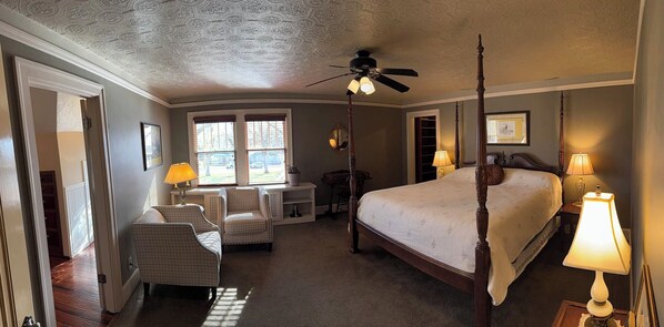 Room - Premier Wildlife-Inspired Suite with Park Views (Klamath Falls)