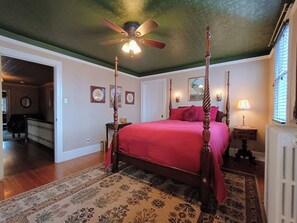 1 bedroom, WiFi, bed sheets - The Crane - Celebrating Wildlife Conservation (Klamath Falls)