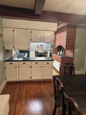 Microondas, horno, parrilla de estufa y lavavajillas 