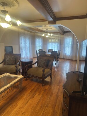 Interior - The Coffey House Circa 1894 Sleeps 8 (Springdale)