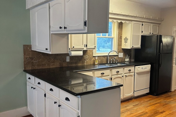 KĂŒhlschrank, Mikrowelle, Ofen, Herdplatte