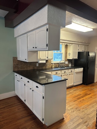Fridge, microwave, oven, stovetop. The Coffey House Circa 1894 Sleeps 8