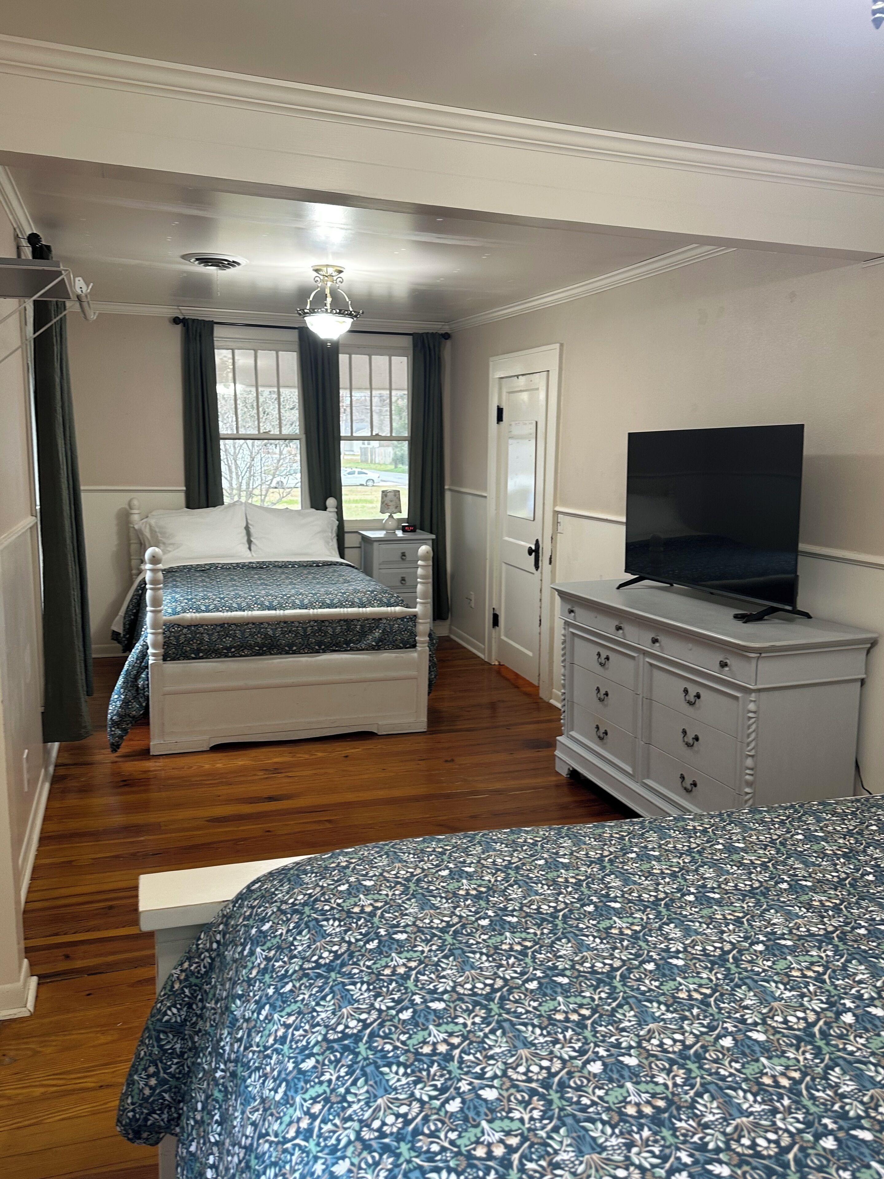 Iron/ironing board, travel crib, WiFi, bed sheets