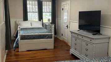 Iron/ironing board, travel crib, WiFi, bed sheets