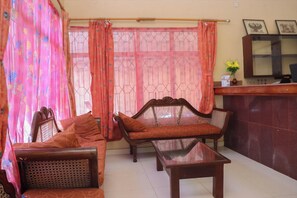 المنشأة من الداخل