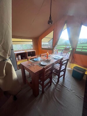 Dining - Aventura Lodge - Comfortable camping in the heart of nature (Satillieu)