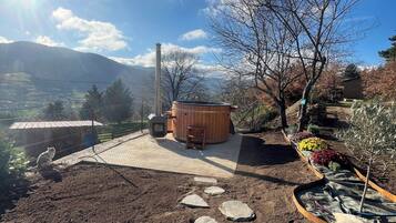 Tina de hidromasaje al aire libre