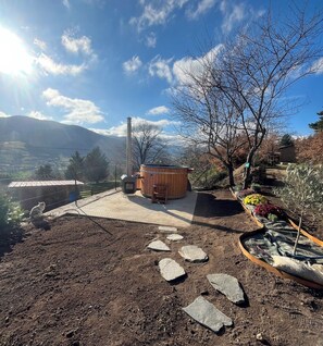 Tina de hidromasaje al aire libre