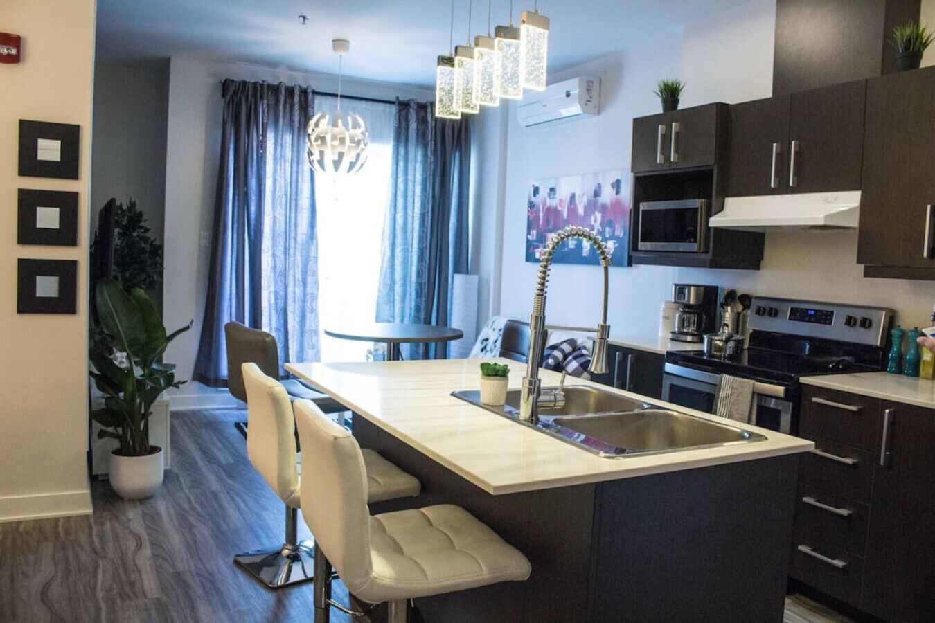 Kylskåp, mikrovågsugn, ugn och spishäll