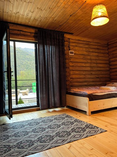 Wonderful 7-bedroom apartment with AC in charming Pasanauri