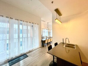 Dining - Buchanan *312* - Midtown Condo Luxe 3BR + Gym (Montreal)