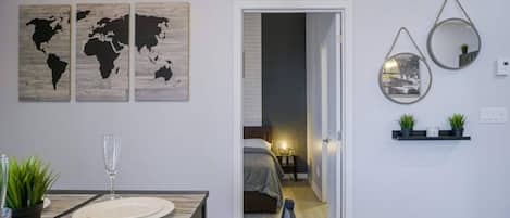 Desk, iron/ironing board, WiFi, bed sheets