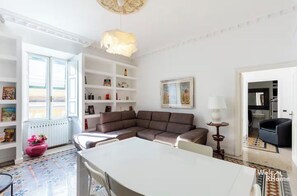Interior - Vatican Heart 5 pax 2 bath (Roma)