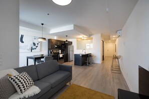 TV - Buchanan *609* - Midtown Luxe Loft + gym (Montreal)