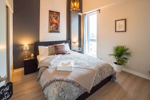 Iron/ironing board, WiFi - Buchanan *401* - Midtown Condo Luxe + gym (Montreal)