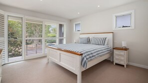 3 bedrooms, iron/ironing board, Internet, bed sheets - Beautiful spacious pet friendly home just steps to the ocean (Nelson Bay)