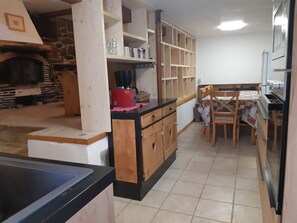 Refrigerador, microondas, horno y lavavajillas