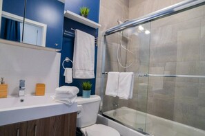 Hair dryer - Buchanan *301* - Midtown Condo Luxe + Gym (Montreal)