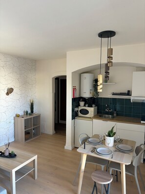 Dining - Cozy apartment 7 minutes from the beach and at the foot of the Strip (Albufeira)