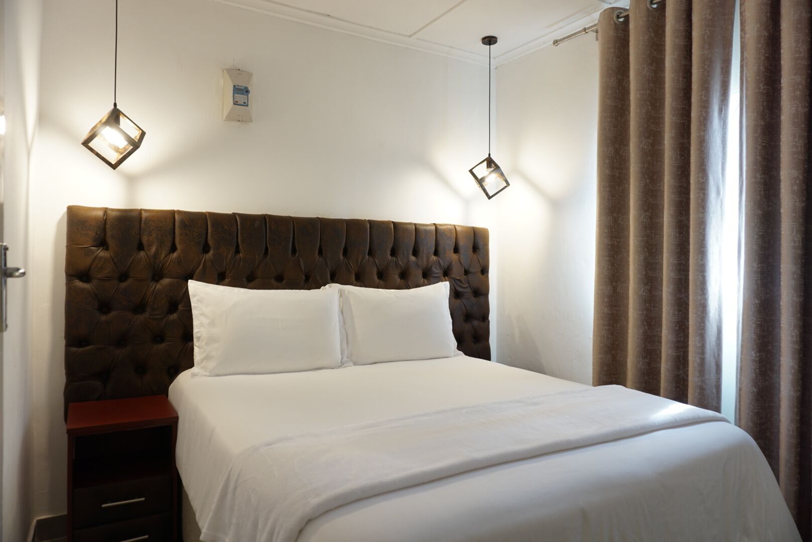 Bügeleisen/Bügelbrett, kostenloses WLAN, Bettwäsche