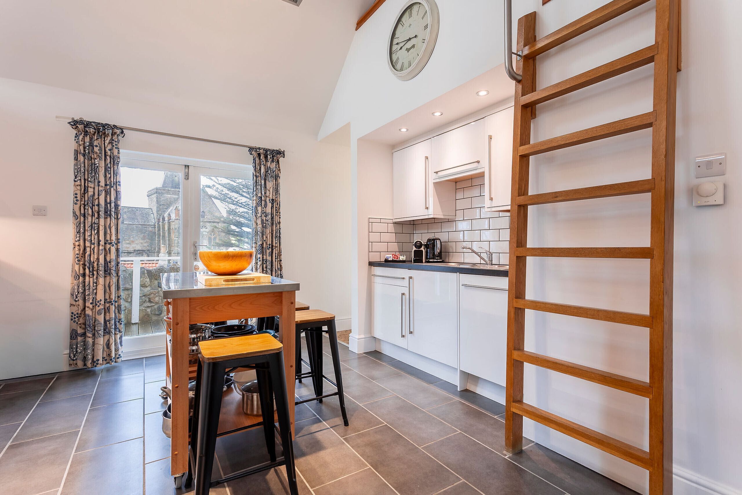 Réfrigérateur, micro-ondes, four, lave-vaisselle