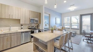 Fridge, dining tables - Landing | Amazing 2BD, Clubhouse (Arlington)