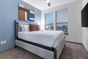 Desk, iron/ironing board, WiFi, bed sheets - Landing | Stunning 2BD, Clubhouse (Arlington)