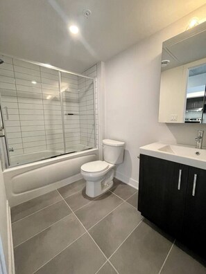 Hair dryer - Romema *301* - Condo Luxe 2 bdr (Montreal)