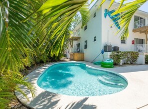 A heated pool - Beechwood Suites B (Sarasota)