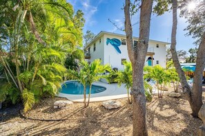 A heated pool - Beechwood  Suites  D (Sarasota)