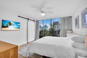 Iron/ironing board, free WiFi, bed sheets - Luxury Beachfront Apartment (Siesta Key)