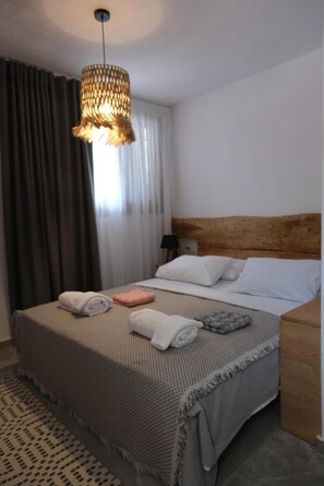 Iron/ironing board, WiFi, bed sheets - Apartment “Villa Philia – Garden and Fireplace” with Wi-Fi and Air Conditioning (Litochoro)