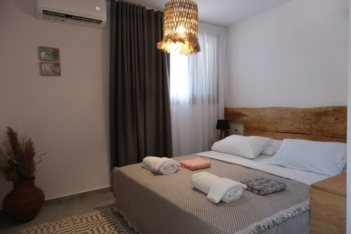 Appartement « Villa Philia avec patio », vue montagne, Wi-Fi et climatisation