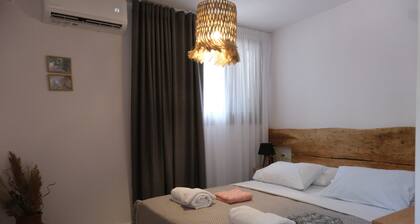 Appartement « Villa Philia avec patio », vue montagne, Wi-Fi et climatisation